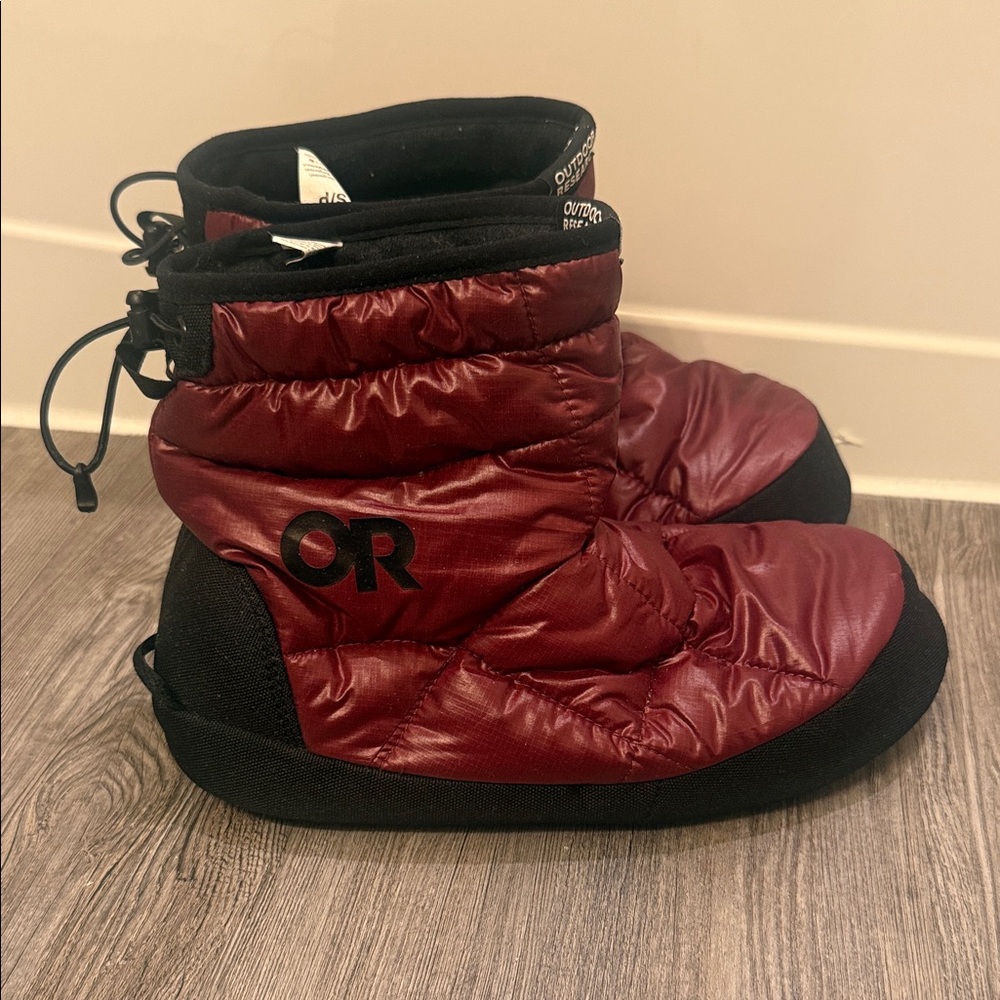 Outdoor Research Tundra Aerogel Burgundy Booties